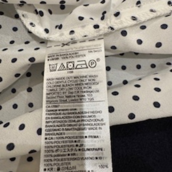 NEW WITH TAGS!  Adorable Banana Republic Black/White top ruffle-sleeves, Medium - Picture 4 of 7